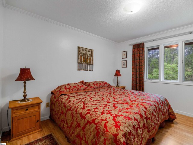 132 Rosecrest Rd, Spartanburg, SC 29303 - bedroom with ornamental molding, wood finished floors, and baseboards