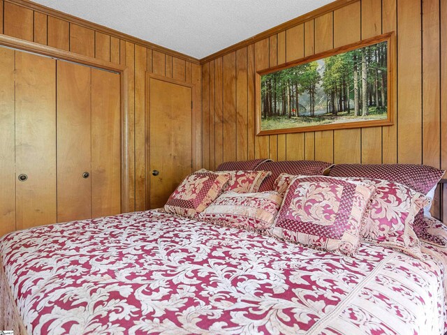 132 Rosecrest Rd, Spartanburg, SC 29303 - bedroom featuring ornamental molding, wooden walls, a closet, and a textured ceiling