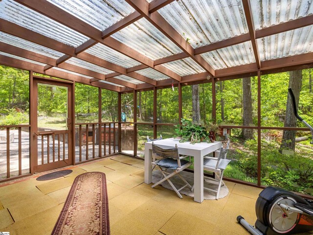 132 Rosecrest Rd, Spartanburg, SC 29303 - sunroom with outdoor dining space