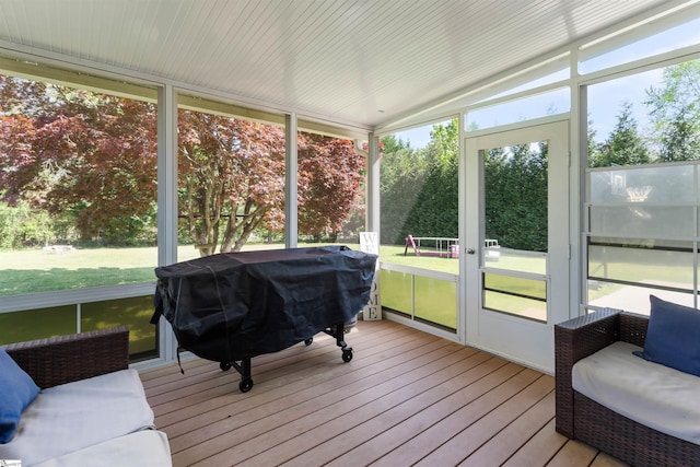 sunroom with lofted ceiling
