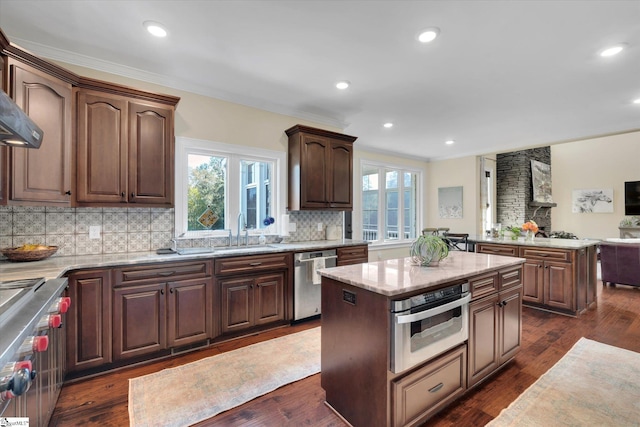 100 Bent Willow Way, Easley, SC 29642 - kitchen with stainless steel appliances, a sink, a center island, tasteful backsplash, and open floor plan