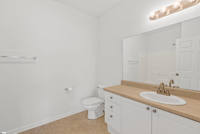 622 Mckenna Cir, Greenville, SC 29615 - bathroom featuring toilet, baseboards, and vanity