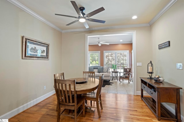 dining area featuring a ceiling fan, crown molding, light wood finished floors, baseboards, and recessed lighting