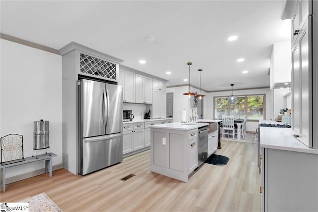 118 Briar Patch Rd, Anderson, SC 29621 - kitchen with stainless steel appliances, light wood-style flooring, light countertops, crown molding, and recessed lighting
