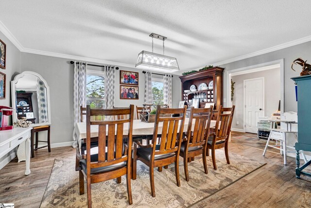 103 Mississippi Dr, Clinton, SC 29325 - dining space featuring wood finished floors, a textured ceiling, crown molding, and baseboards