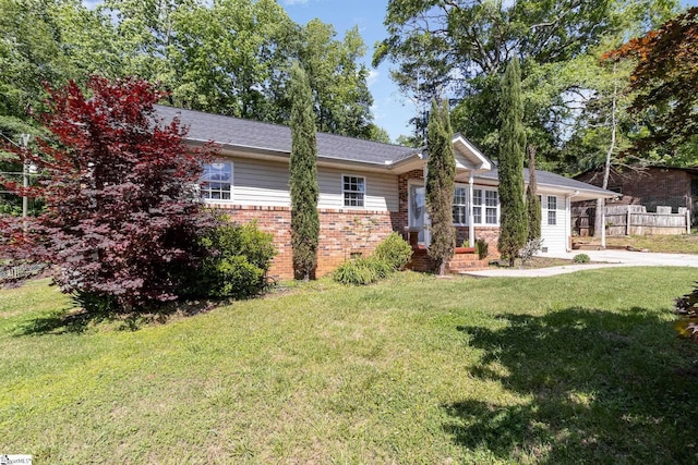 202 Forest Dr, Liberty, SC 29657 - ranch-style home with brick siding and a front lawn