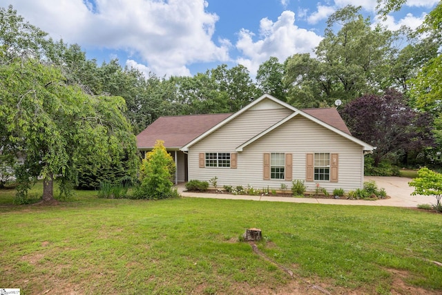 single story home with a front yard