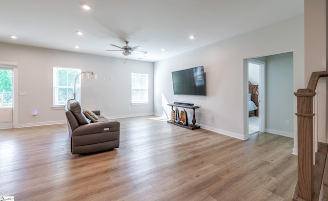 living area with a ceiling fan, light wood-style floors, recessed lighting, and baseboards