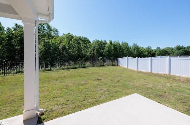 view of yard with a patio area