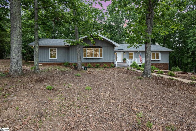 single story home featuring a porch