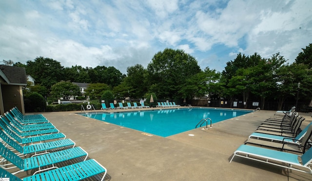 135 Bathurst Ln, Simpsonville, SC 29681 - community pool with a patio area and view of wooded area