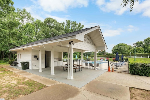 26 Willow Oak Ct, Simpsonville, SC 29681 - surrounding community featuring fence, a swimming pool, and a patio
