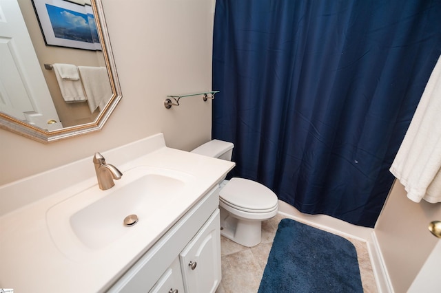 full bath featuring vanity, toilet, and curtained shower