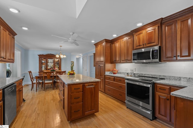 155 Mountain Lake Dr, Piedmont, SC 29673 - kitchen with appliances with stainless steel finishes, light wood finished floors, tasteful backsplash, a ceiling fan, and crown molding