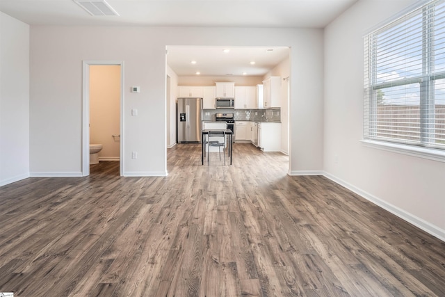 737 Rockhurst Way, Woodruff, SC 29388 - living room featuring dark wood-type flooring, baseboards, and recessed lighting