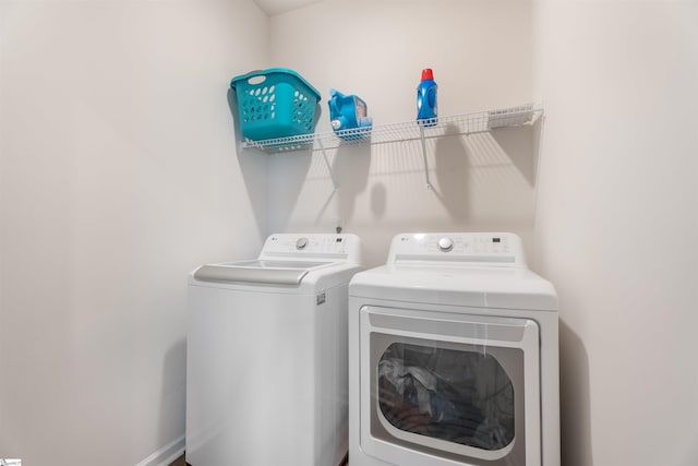 737 Rockhurst Way, Woodruff, SC 29388 - laundry area featuring washer and dryer