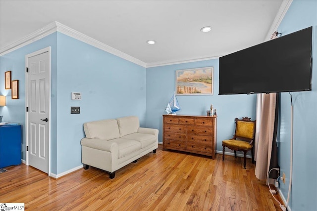 sitting room with light wood-style flooring, ornamental molding, recessed lighting, and baseboards