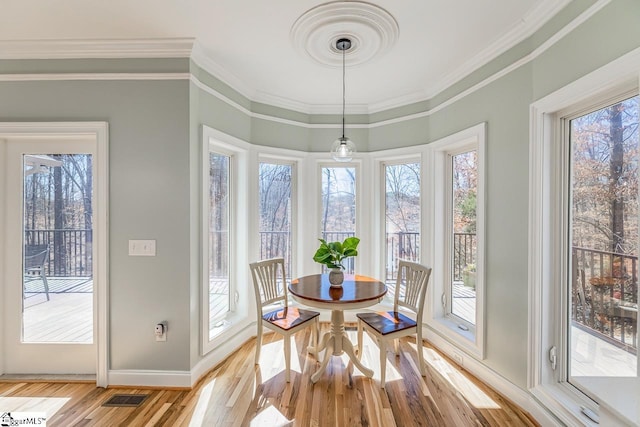 290 Coves End Pt, Seneca, SC 29678 - dining room featuring ornamental molding, light wood-type flooring, and baseboards