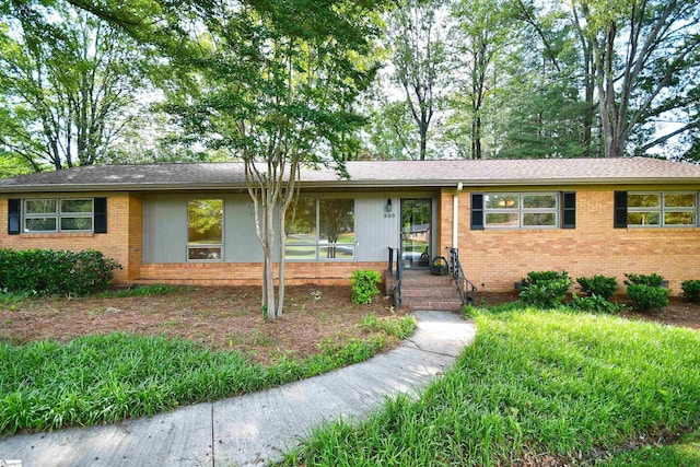 200 Lavonne Ave, Easley, SC 29642 - ranch-style house featuring brick siding