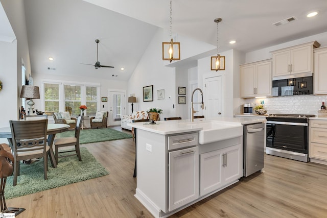 1560 Shallons Ct, Spartanburg, SC 29301 - kitchen featuring appliances with stainless steel finishes, a sink, high vaulted ceiling, light countertops, and open floor plan