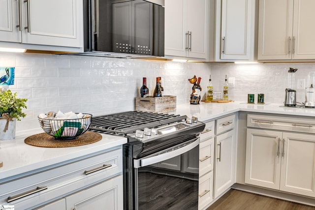 1560 Shallons Ct, Spartanburg, SC 29301 - kitchen with gas stove, light countertops, and decorative backsplash