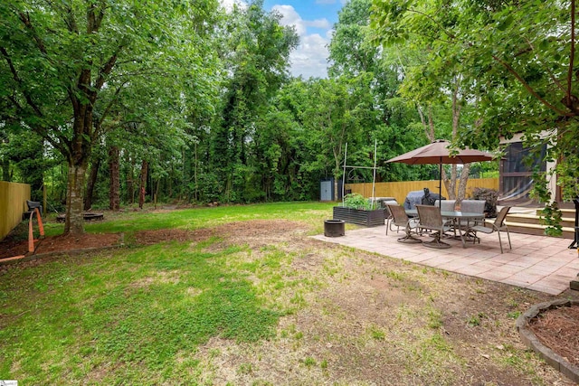view of yard with a patio area