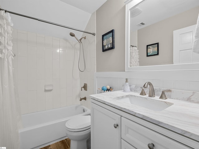 702 Lakewinds Blvd, Inman, SC 29349 - full bathroom featuring wood finished floors, toilet, vanity, and shower / bath combo