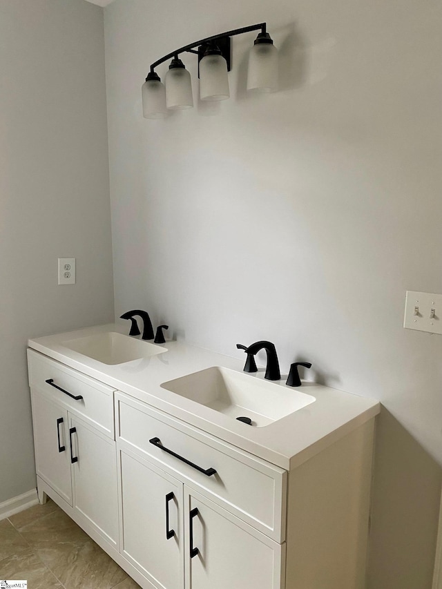 bathroom featuring a sink