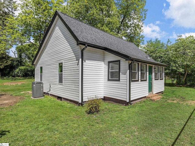 7 Williams St, Spartanburg, SC 29301 - view of property exterior with central AC, a lawn, and a shingled roof