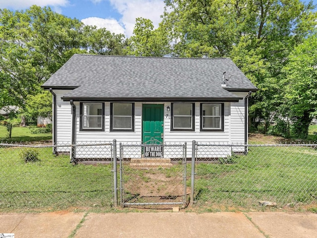 7 Williams St, Spartanburg, SC 29301 - view of front of property with a gate and roof with shingles