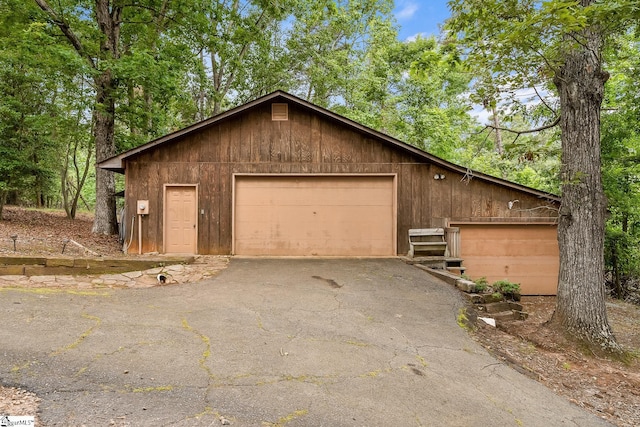 view of detached garage