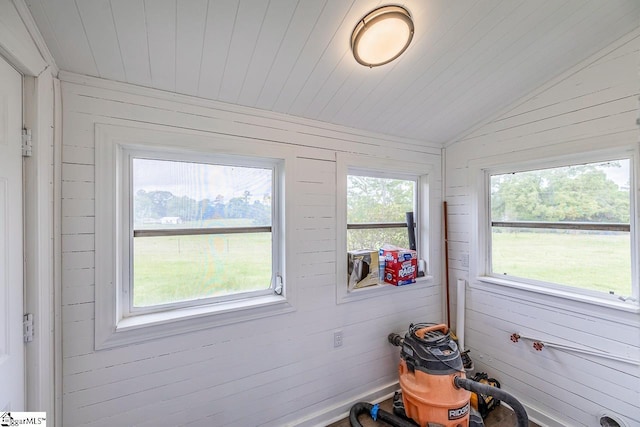 sunroom / solarium featuring vaulted ceiling