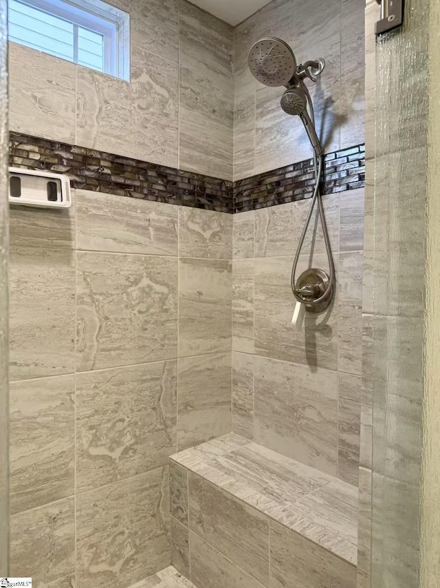 920 Hunterdale Ln, Boiling Springs, SC 29316 - bathroom featuring a tile shower