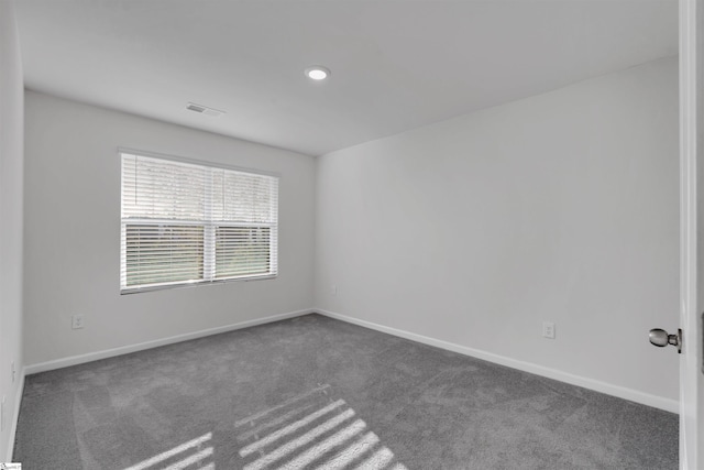 carpeted spare room with baseboards and recessed lighting
