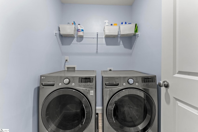 washroom with washing machine and dryer