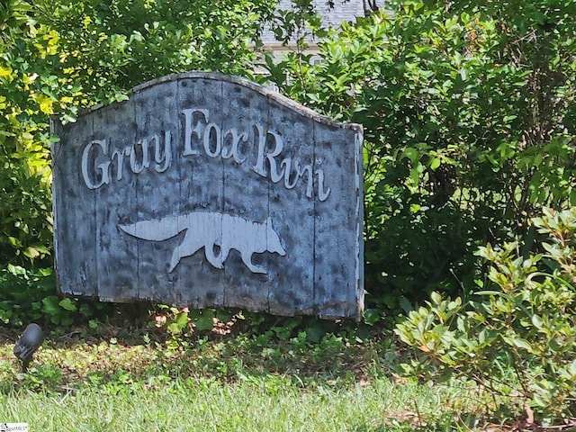 view of community / neighborhood sign
