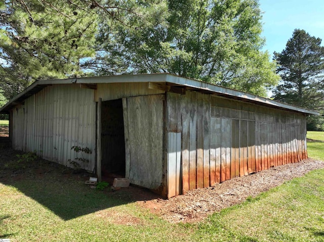 view of outdoor structure with an outbuilding