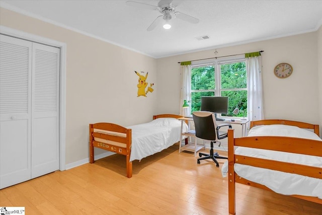 111 Golf View Ln, Greenville, SC 29609 - bedroom with light wood finished floors, crown molding, an office area, a closet, and a ceiling fan