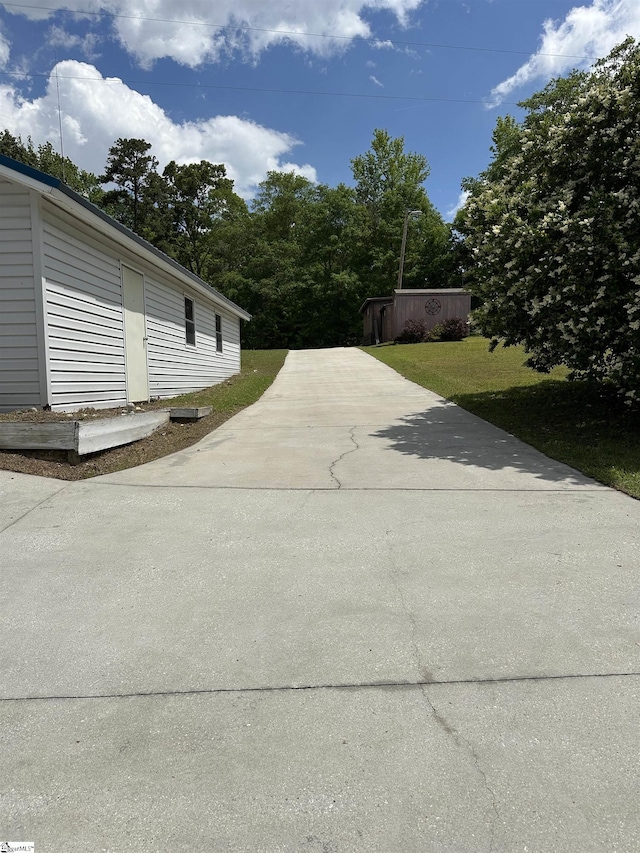 view of side of property featuring a lawn