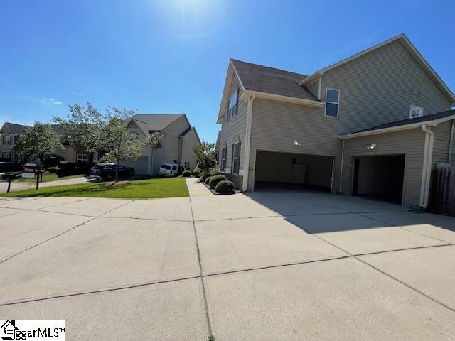 9 Sheldrake Pl, Simpsonville, SC 29681 - view of side of property featuring concrete driveway and an attached garage