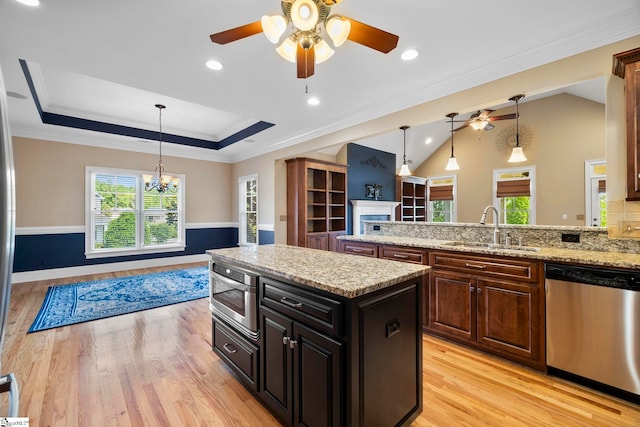 kitchen with dishwasher, a sink, a ceiling fan, light wood-type flooring, and recessed lighting