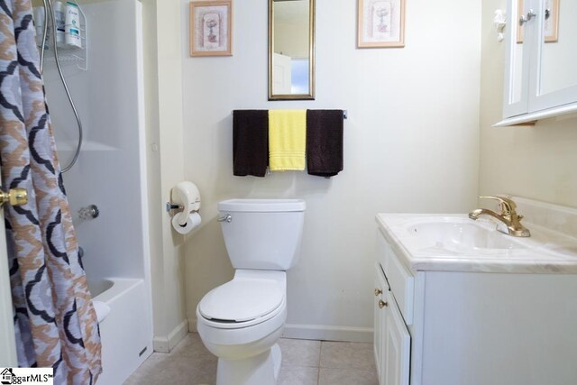 521 N Calhoun Shores Pkwy, Calhoun Falls, SC 29628 - full bathroom featuring tile patterned floors, toilet, vanity, baseboards, and shower / bath combo with shower curtain