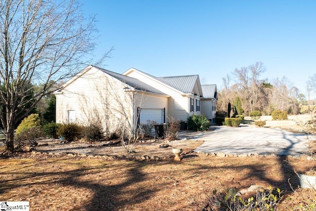 521 N Calhoun Shores Pkwy, Calhoun Falls, SC 29628 - view of property exterior featuring a garage, metal roof, and concrete driveway