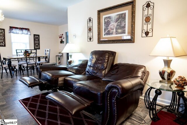 521 N Calhoun Shores Pkwy, Calhoun Falls, SC 29628 - view of living room