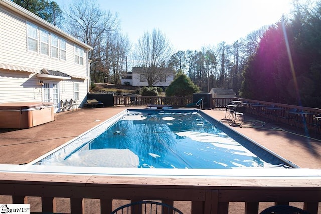 521 N Calhoun Shores Pkwy, Calhoun Falls, SC 29628 - view of swimming pool with a hot tub, a patio, and fence
