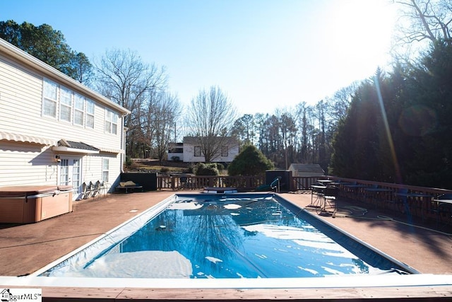 521 N Calhoun Shores Pkwy, Calhoun Falls, SC 29628 - view of pool featuring a patio, a hot tub, and fence