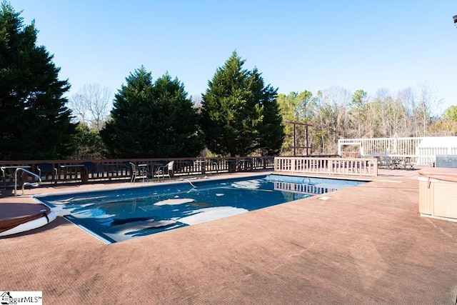 521 N Calhoun Shores Pkwy, Calhoun Falls, SC 29628 - view of swimming pool featuring a patio and fence