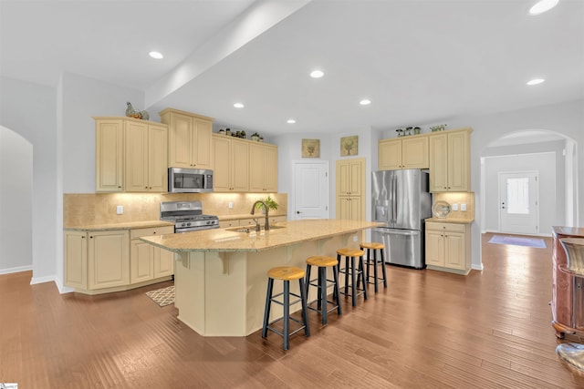 708 Emerald Hill Ct, Simpsonville, SC 29681 - kitchen with stainless steel appliances, arched walkways, a sink, cream cabinets, and recessed lighting
