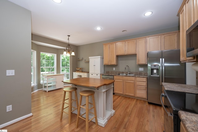 104 White Bark Way, Taylors, SC 29687 - kitchen with a sink, light brown cabinets, light wood-style flooring, a chandelier, and a kitchen bar