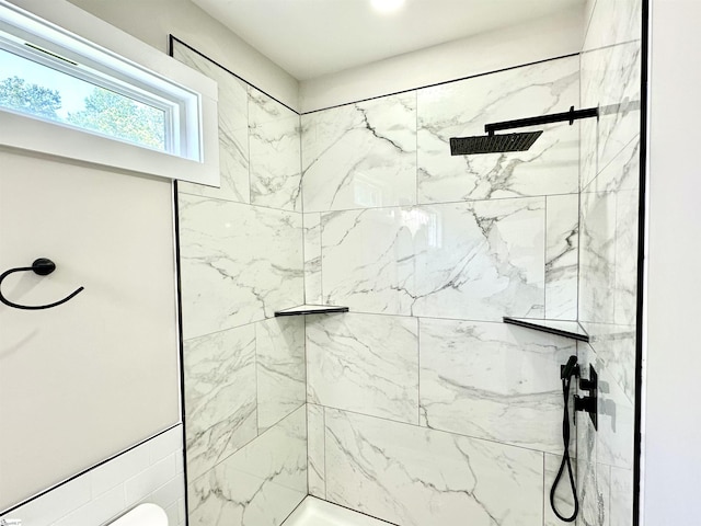 bathroom featuring a tile shower